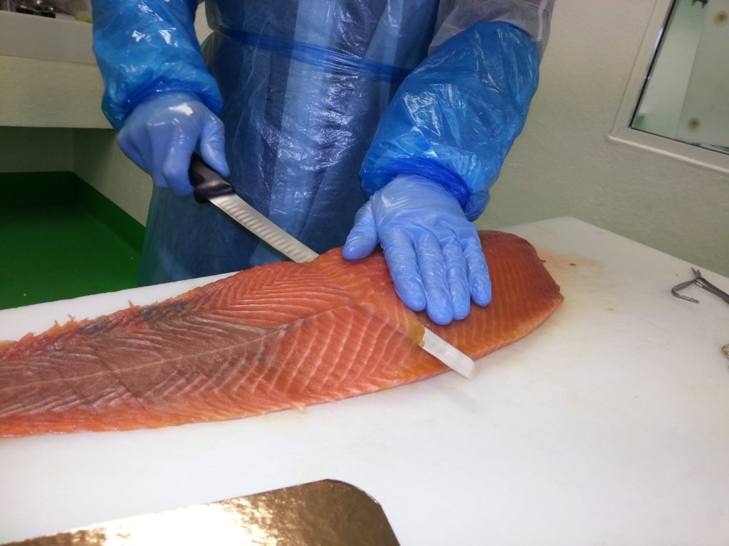 Côté Sauvage Tranchage d'un saumon côté Sauvage